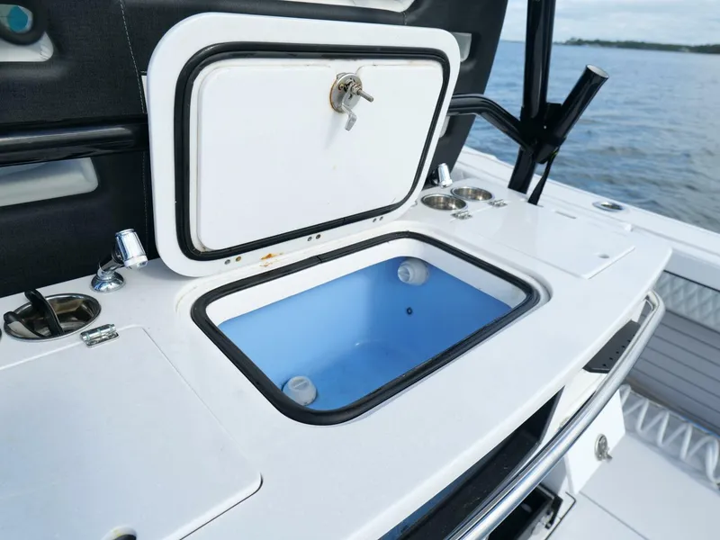 Slide: The Image of Blackfin 332 CC - Livewell 2024 Blackfin 332 Center Console - 5889751