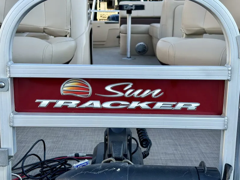 Slide: The Image of Sun Tracker Fishin' Barge 20DLX 2019 - 5985649