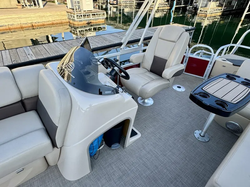 Slide: The Image of Sun Tracker Fishin' Barge 20DLX 2019 - 5985583