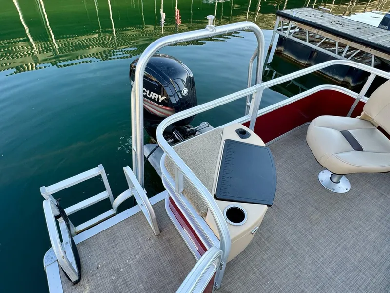 Slide: The Image of Sun Tracker Fishin' Barge 20DLX 2019 - 5985606