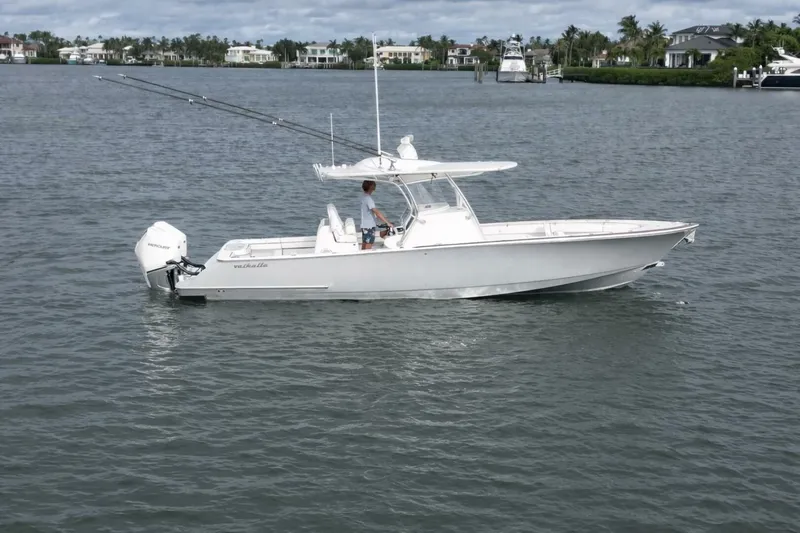 The Image of Valhalla 33 LOW KEY - Starboard Profile 2021 33 Valhalla Center Console LOW KEY - 5913994