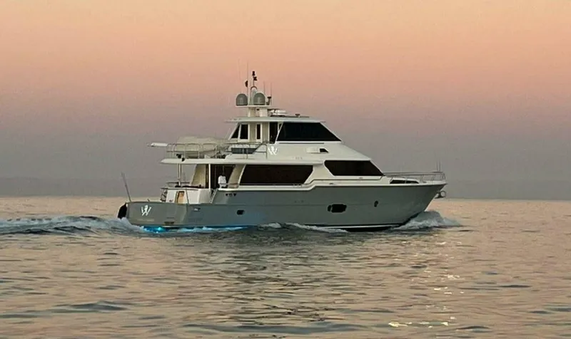 Slide: The Image of Horizon Enclosed Pilothouse 2010 - 5890285