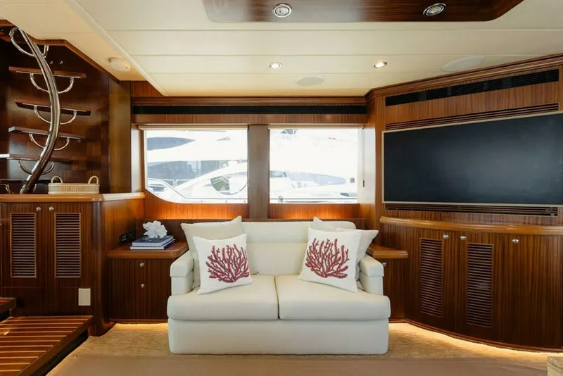 Slide: The Image of Horizon Enclosed Pilothouse 2010 - 5890310