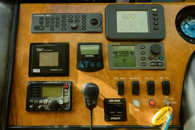 Slide: The Image of Horizon Enclosed Pilothouse 2010 - 5890315