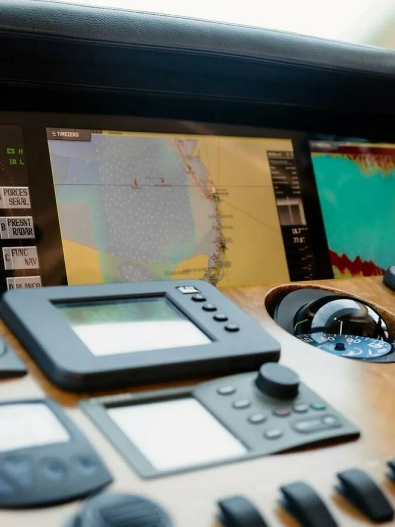 Slide: The Image of Horizon Enclosed Pilothouse 2010 - 5890316