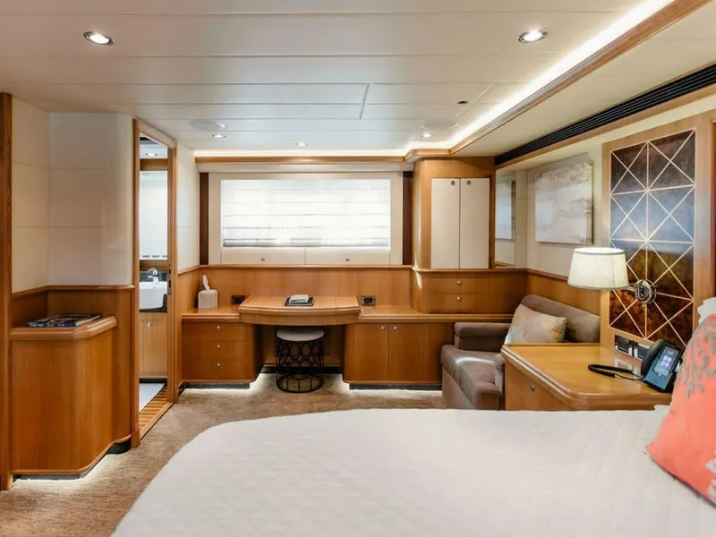 Slide: The Image of Horizon Enclosed Pilothouse 2010 - 5890319