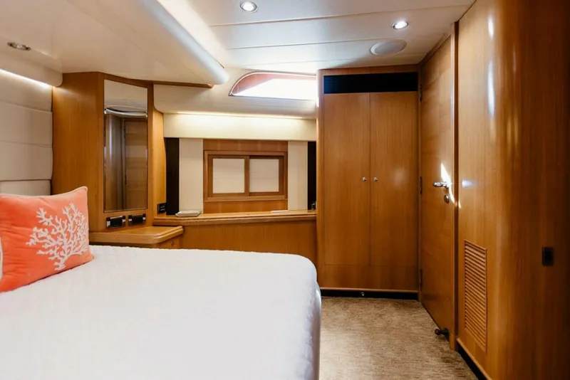 Slide: The Image of Horizon Enclosed Pilothouse 2010 - 5890323