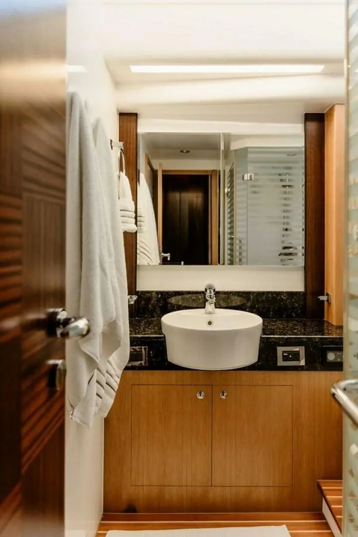 Slide: The Image of Horizon Enclosed Pilothouse 2010 - 5890326