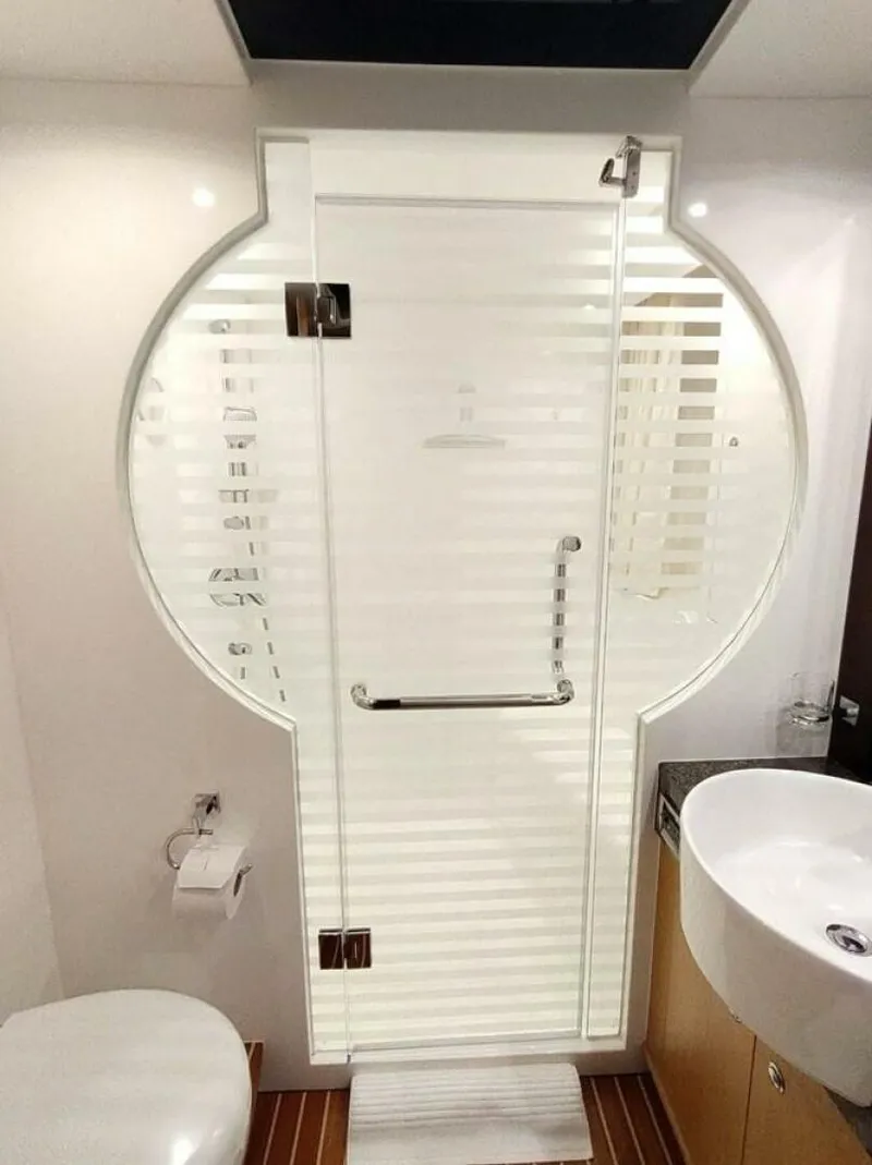 Slide: The Image of Horizon Enclosed Pilothouse 2010 - 5890327