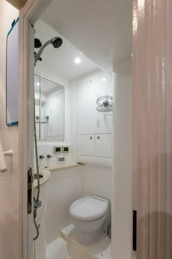 Slide: The Image of Horizon Enclosed Pilothouse 2010 - 5890330