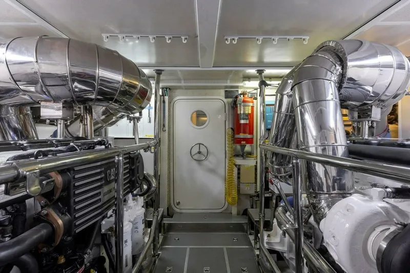 Slide: The Image of Horizon Enclosed Pilothouse 2010 - 5890331