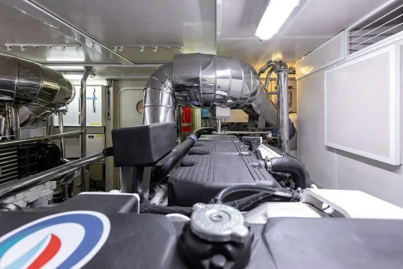 Slide: The Image of Horizon Enclosed Pilothouse 2010 - 5890332