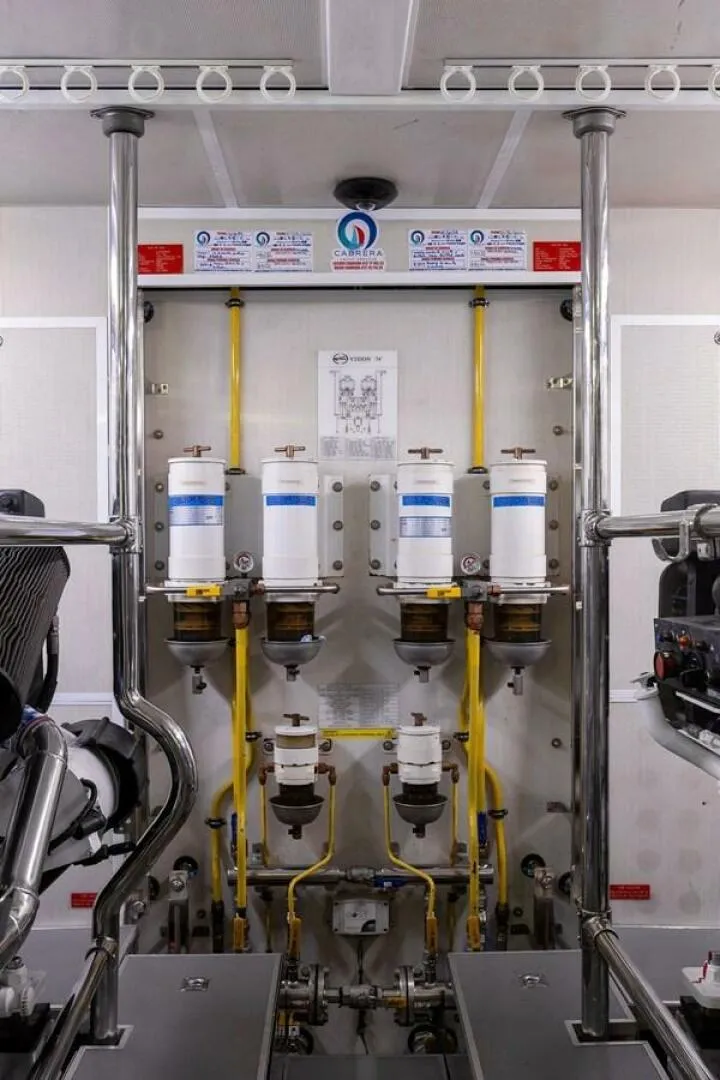 Slide: The Image of Horizon Enclosed Pilothouse 2010 - 5890336