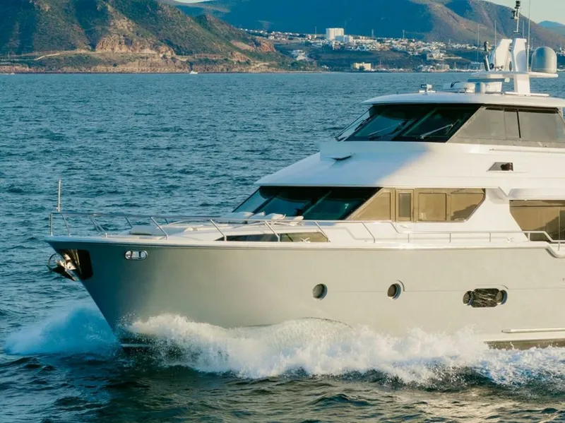 Slide: The Image of Horizon Enclosed Pilothouse 2010 - 5890290