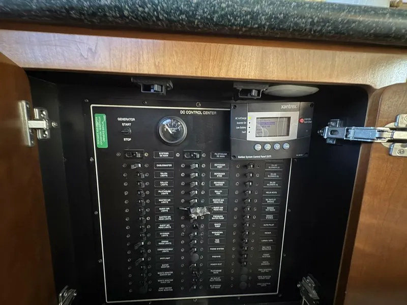 Slide: The Image of Carver 530 Voyager Pilothouse 1999 - 5890898