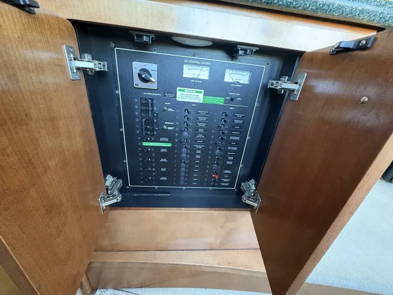 Slide: The Image of Carver 530 Voyager Pilothouse 1999 - 5890899