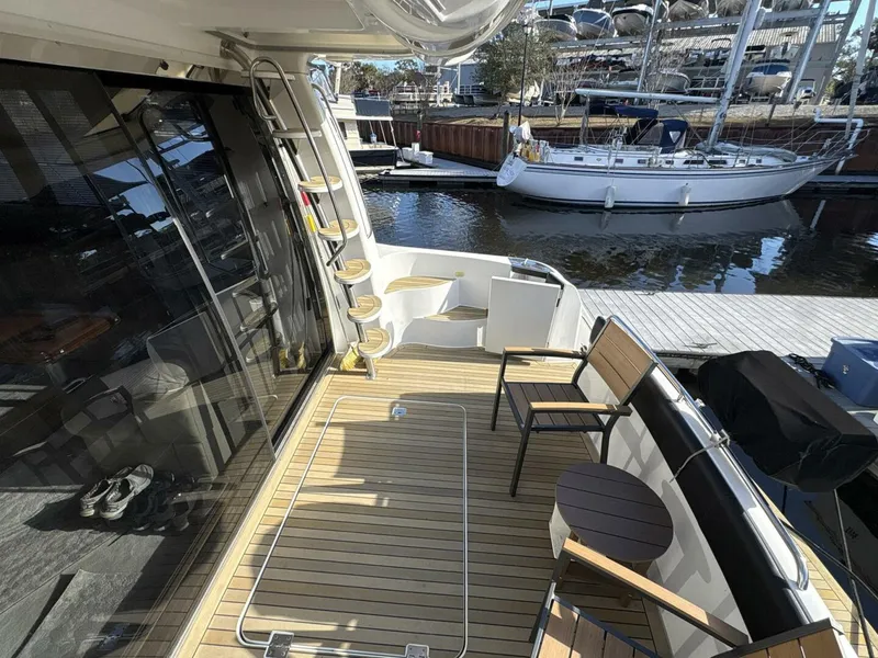 Slide: The Image of Carver Yachts 530 Voyager Pilothouse 1999 - 5890854