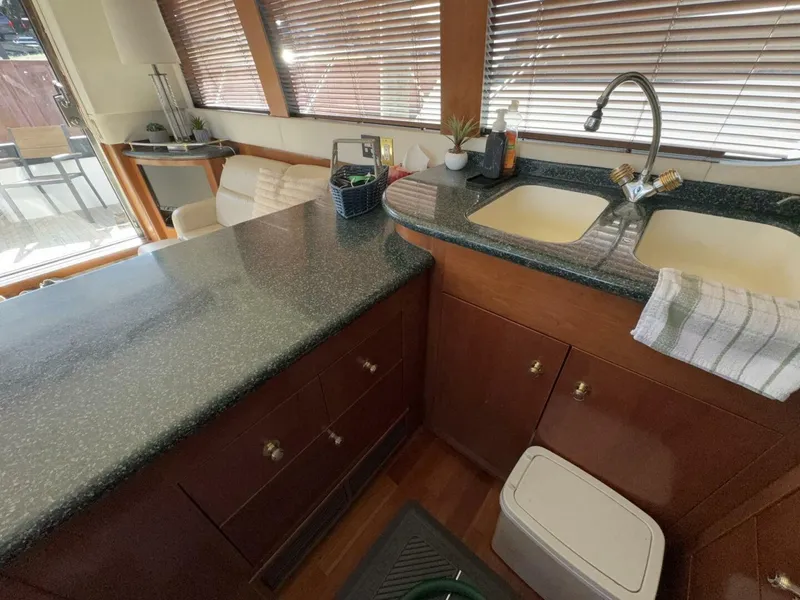 Slide: The Image of Carver Yachts 530 Voyager Pilothouse 1999 - 5890868