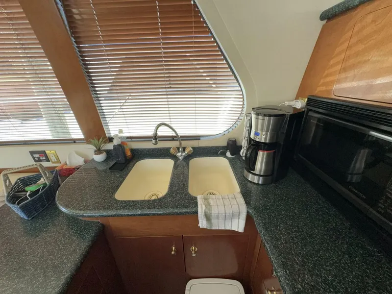 Slide: The Image of Carver Yachts 530 Voyager Pilothouse 1999 - 5890871