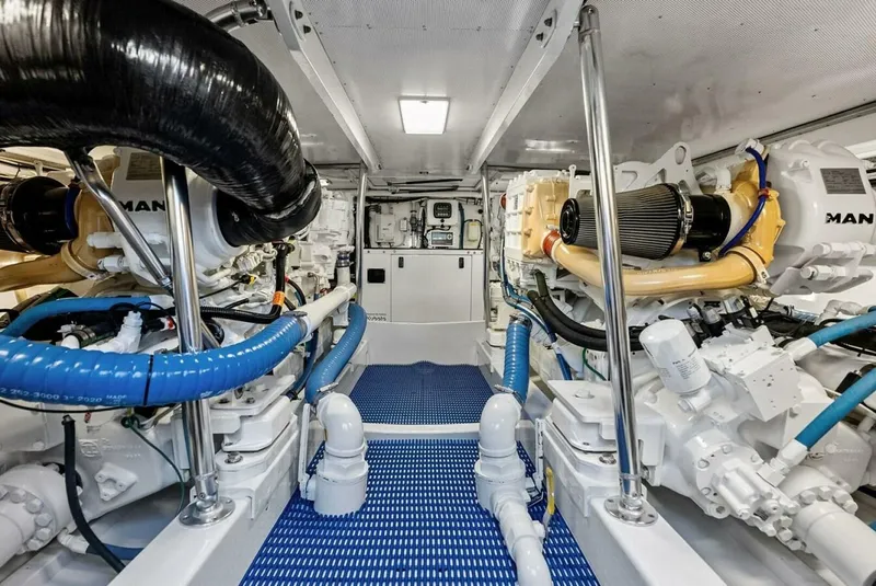 Slide: The Image of Rybovich Express Sportfisherman 2000 - 5890515