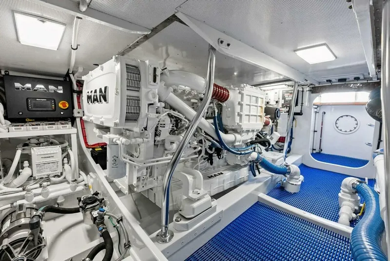 Slide: The Image of Rybovich Express Sportfisherman 2000 - 5890521