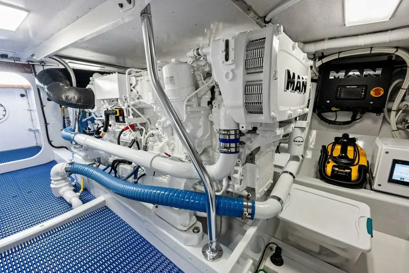 Slide: The Image of Rybovich Express Sportfisherman 2000 - 5890522