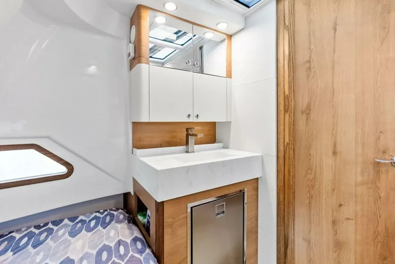 Slide: The Image of Bertram 39 2022 - 5890579