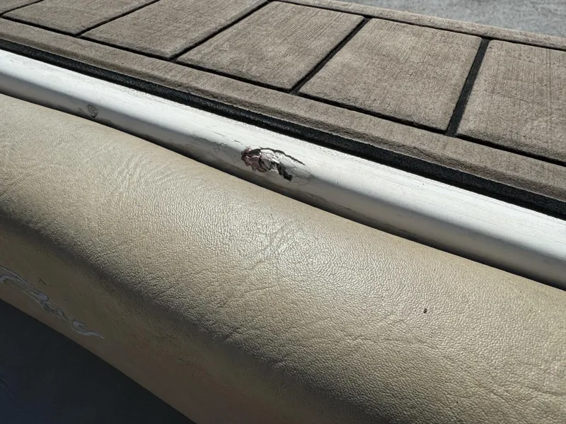 Slide: The Image of Sea Ray 215 Express Cruiser 1999 - 5985758