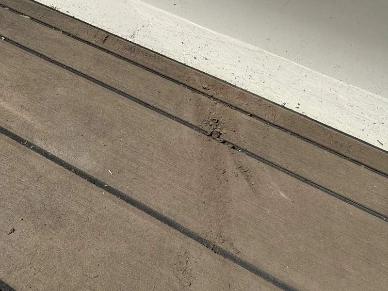 Slide: The Image of Sea Ray 215 Express Cruiser 1999 - 5985762