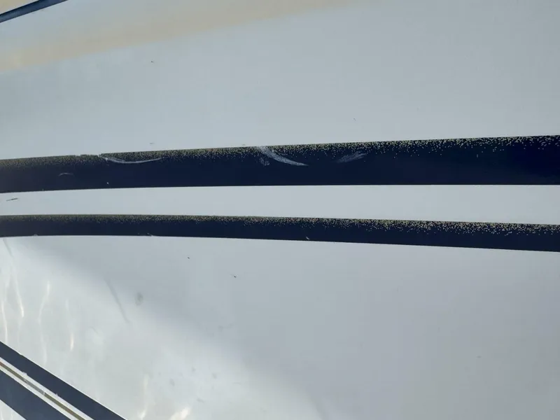 Slide: The Image of Sea Ray 215 Express Cruiser 1999 - 5985773