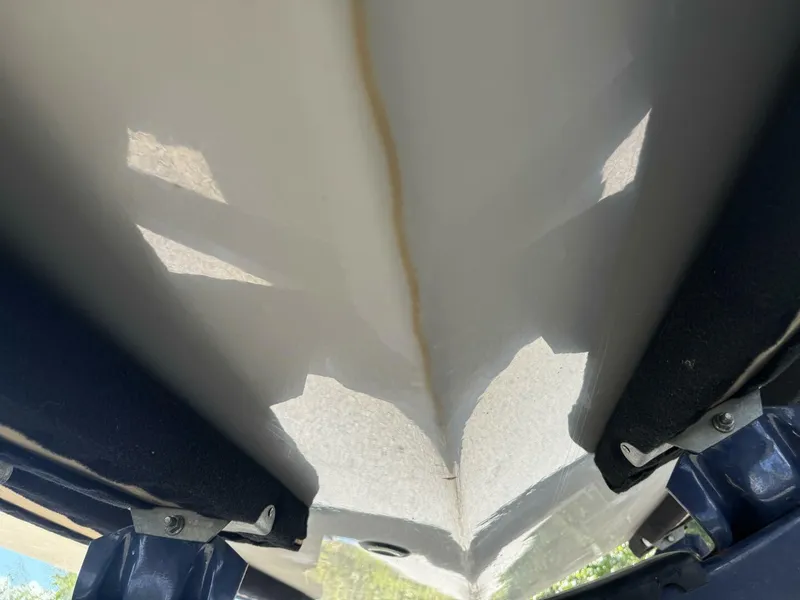 Slide: The Image of Sea Ray 215 Express Cruiser 1999 - 5985816