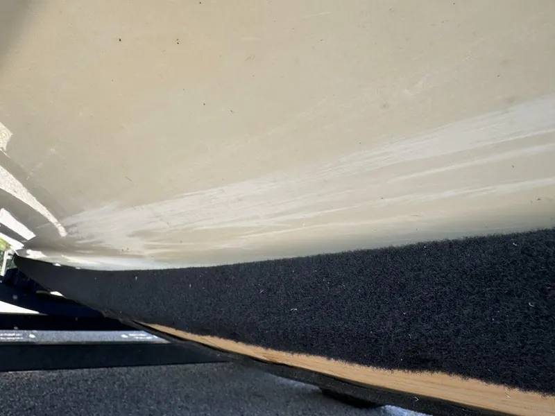 Slide: The Image of Sea Ray 215 Express Cruiser 1999 - 5985821