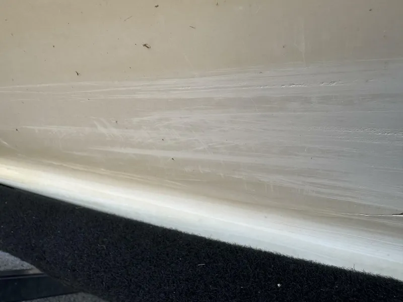 Slide: The Image of Sea Ray 215 Express Cruiser 1999 - 5985825