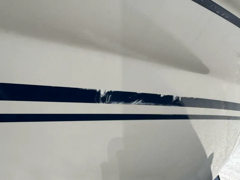 Slide: The Image of Sea Ray 215 Express Cruiser 1999 - 5985830