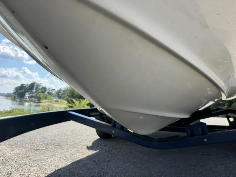 Slide: The Image of Sea Ray 215 Express Cruiser 1999 - 5985833