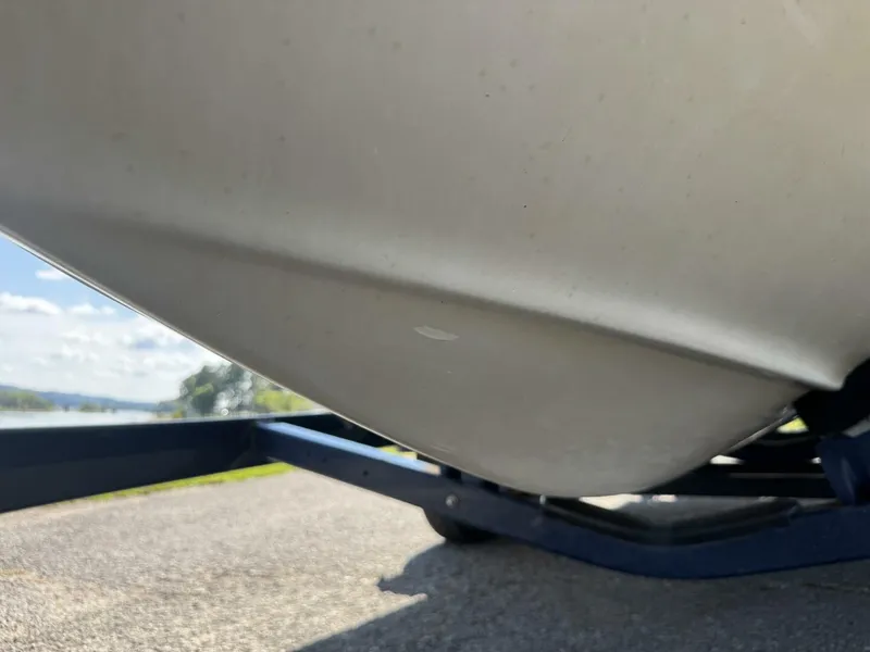 Slide: The Image of Sea Ray 215 Express Cruiser 1999 - 5985834