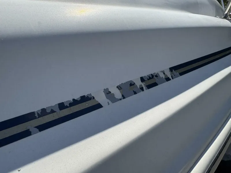 Slide: The Image of Sea Ray 215 Express Cruiser 1999 - 5985851