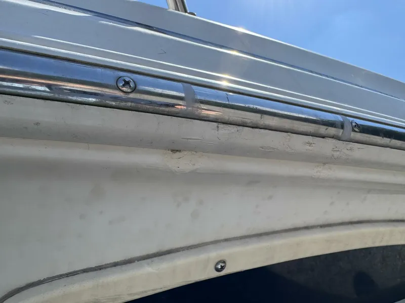 Slide: The Image of Sea Ray 215 Express Cruiser 1999 - 5985852