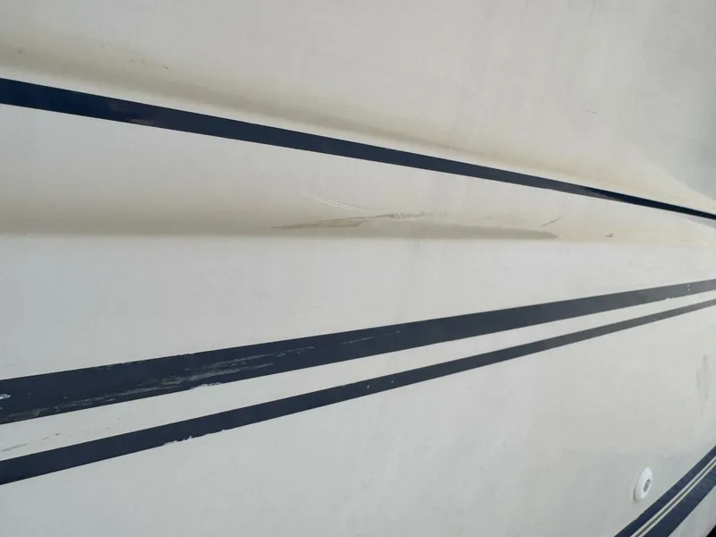 Slide: The Image of Sea Ray 215 Express Cruiser 1999 - 5985859