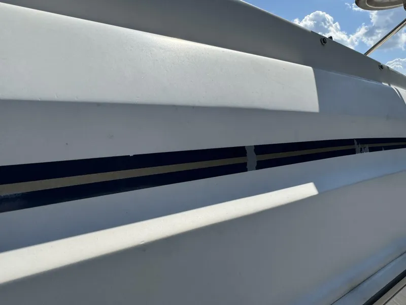 Slide: The Image of Sea Ray 215 Express Cruiser 1999 - 5985881