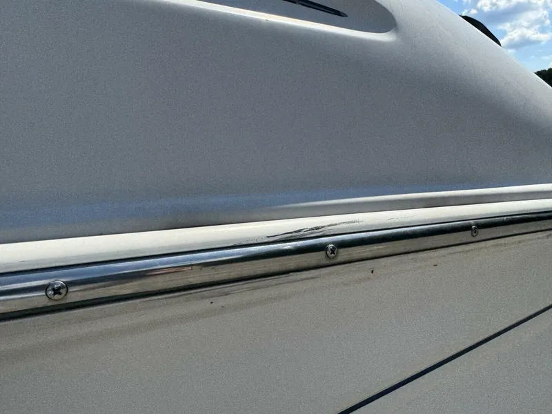 Slide: The Image of Sea Ray 215 Express Cruiser 1999 - 5985886