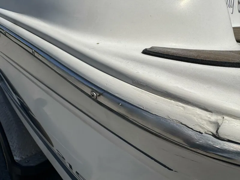 Slide: The Image of Sea Ray 215 Express Cruiser 1999 - 5985887