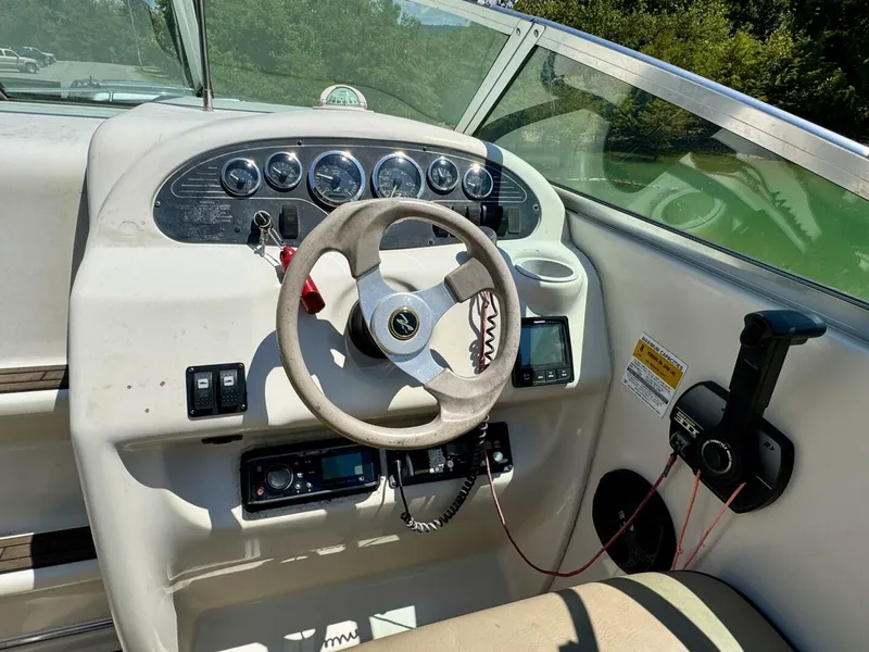 Slide: The Image of Sea Ray 215 Express Cruiser 1999 - 5985687