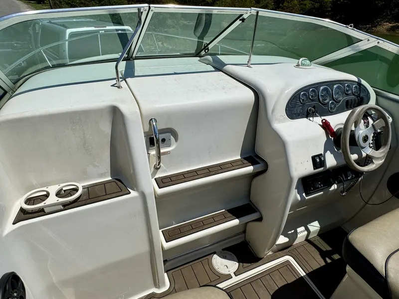 Slide: The Image of Sea Ray 215 Express Cruiser 1999 - 5985688