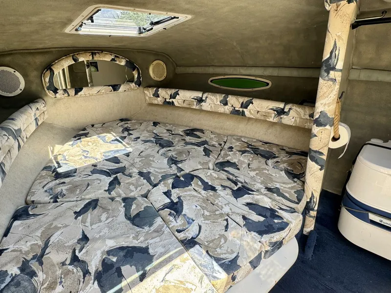 Slide: The Image of Sea Ray 215 Express Cruiser 1999 - 5985703