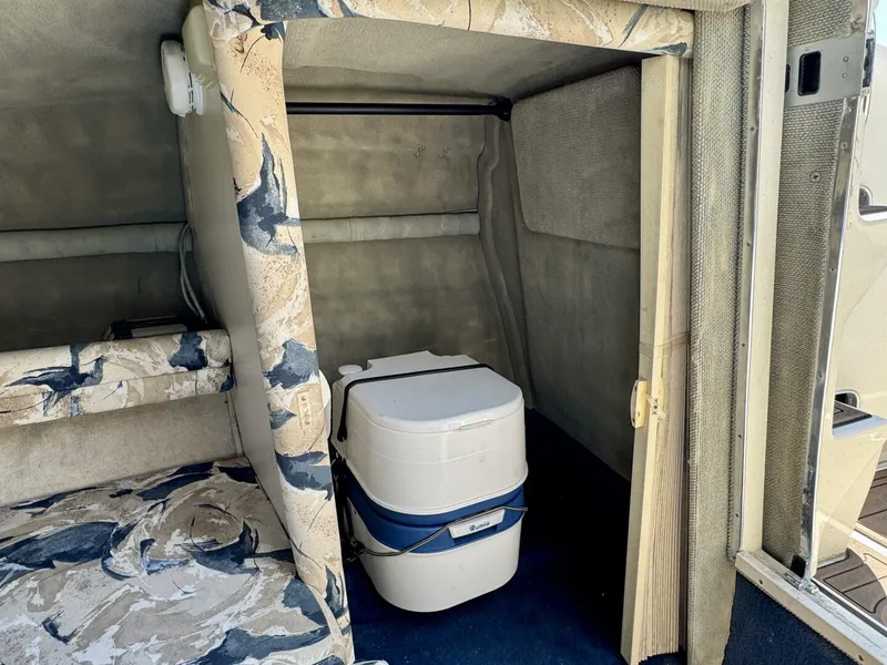 Slide: The Image of Sea Ray 215 Express Cruiser 1999 - 5985705