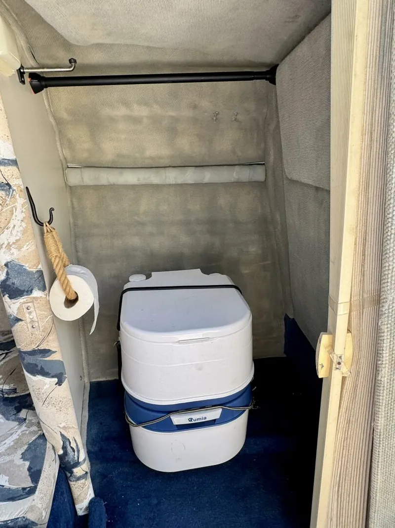 Slide: The Image of Sea Ray 215 Express Cruiser 1999 - 5985706