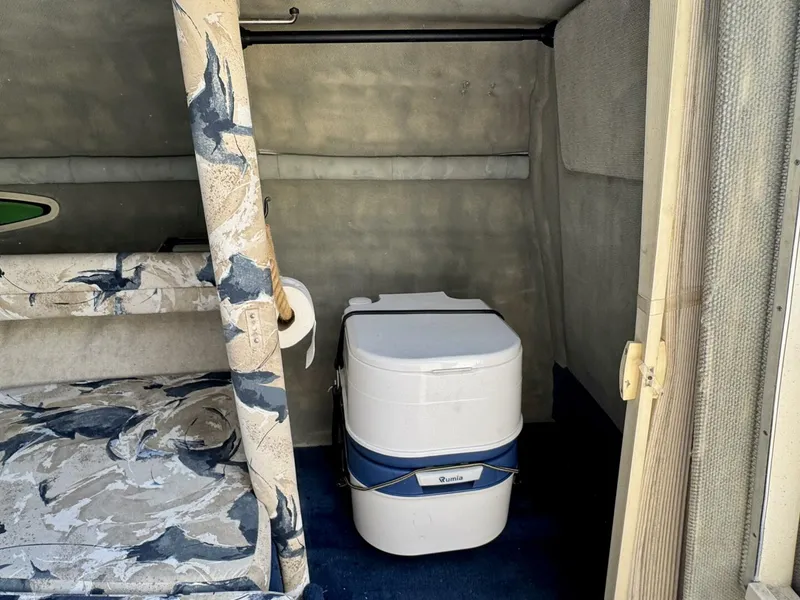 Slide: The Image of Sea Ray 215 Express Cruiser 1999 - 5985707