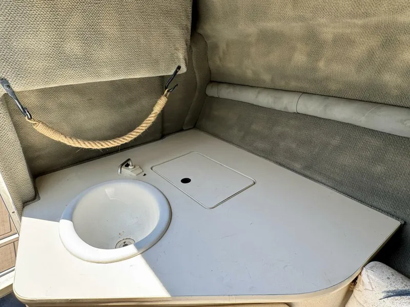 Slide: The Image of Sea Ray 215 Express Cruiser 1999 - 5985714