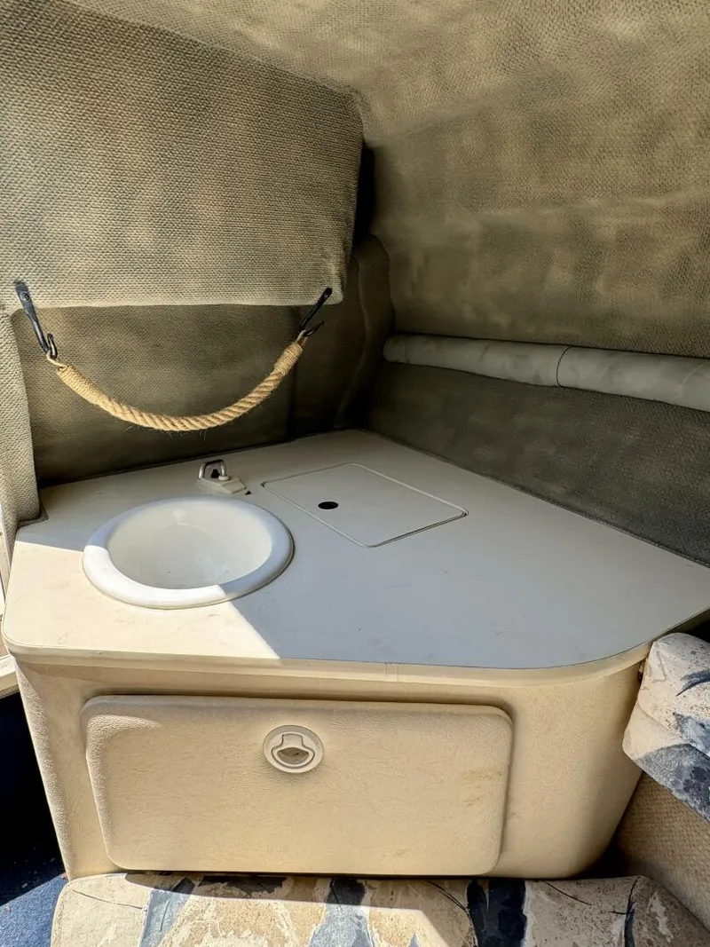 Slide: The Image of Sea Ray 215 Express Cruiser 1999 - 5985715